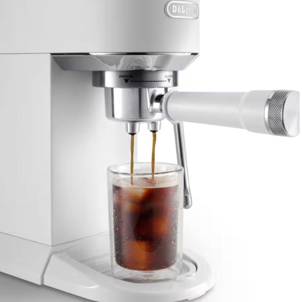 Кофеварка DeLonghi EC890.WI