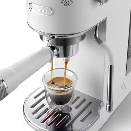 Кофеварка DeLonghi EC890.WI